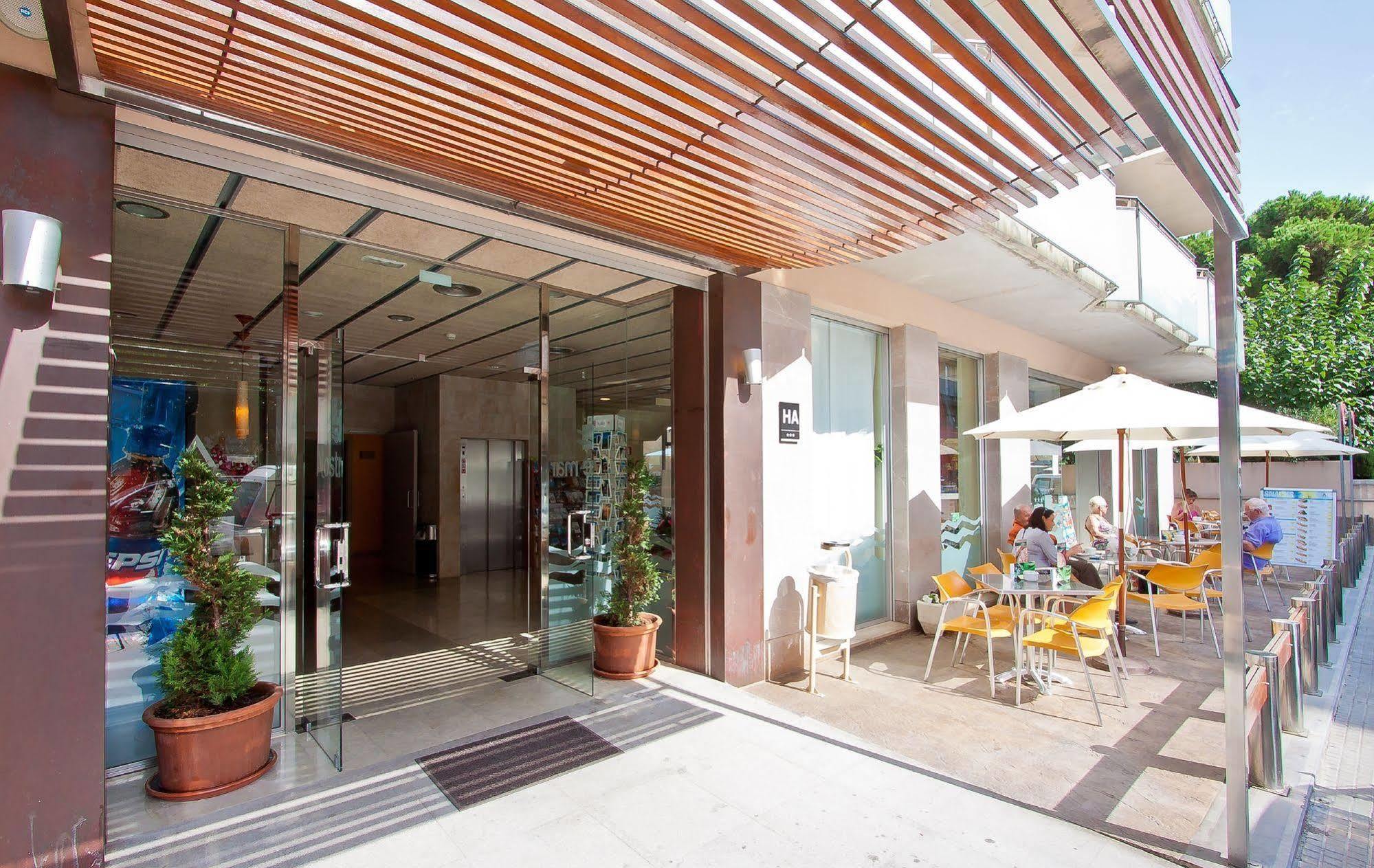 Aqua Hotel Nostre Mar Apartments Пинеда де Мар Екстериор снимка