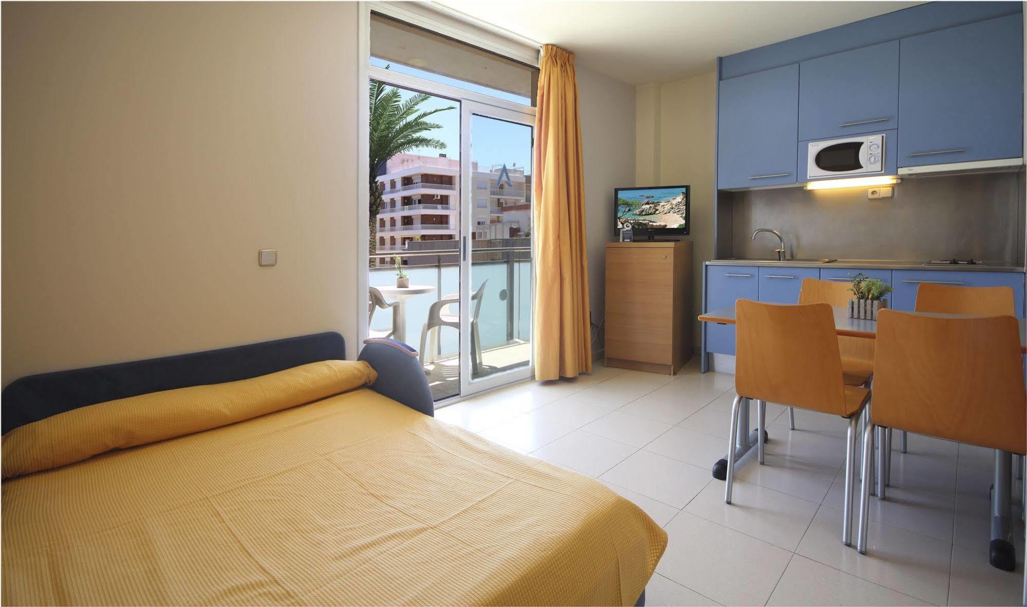 Aqua Hotel Nostre Mar Apartments Пинеда де Мар Екстериор снимка